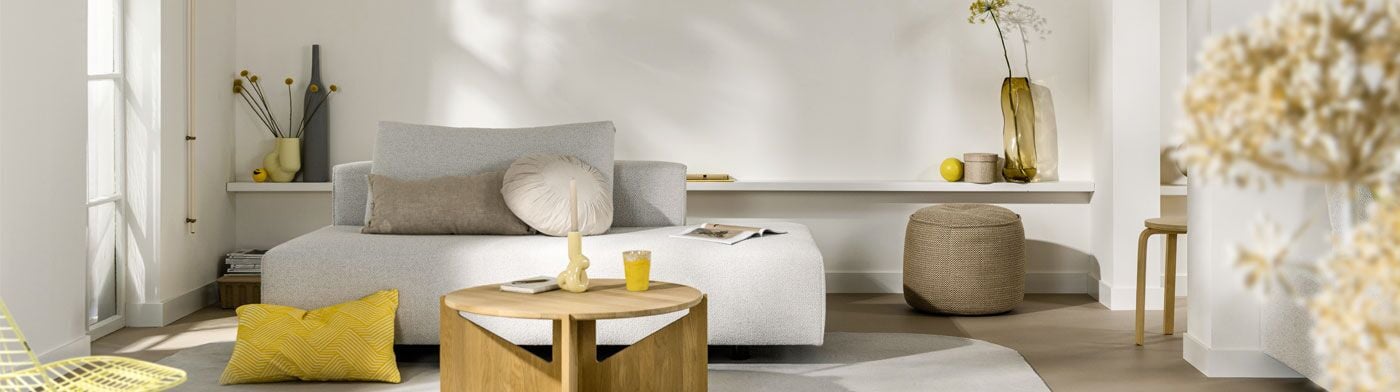 woonkamer met de kleur Elegant Mist op de muren